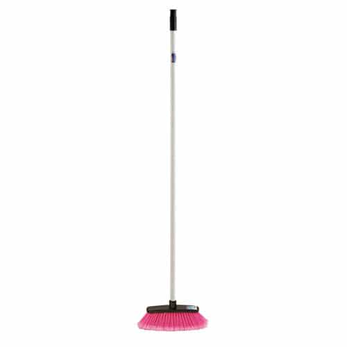 ESCOBA POPULAR CON PALO SPAR 110 CM.